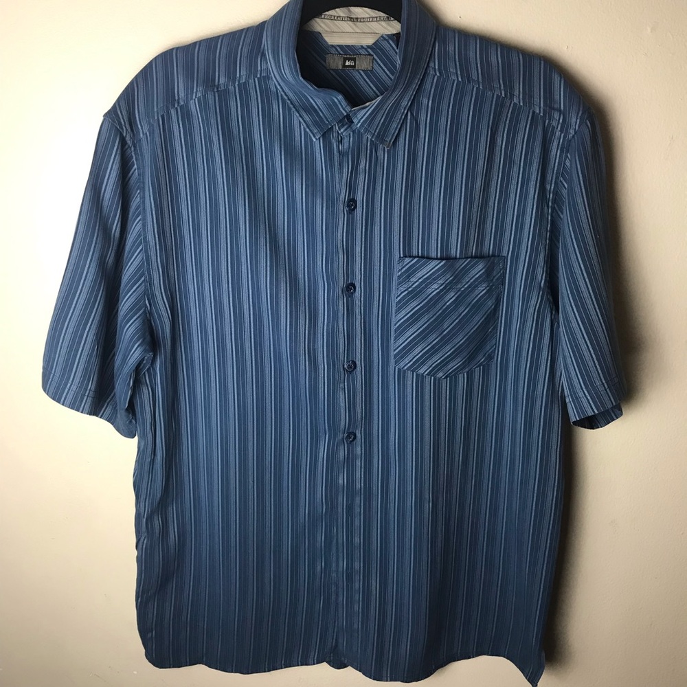 Reí button up short